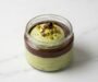 Festliches Pistazienmousse mit zarter Schokoladenganache