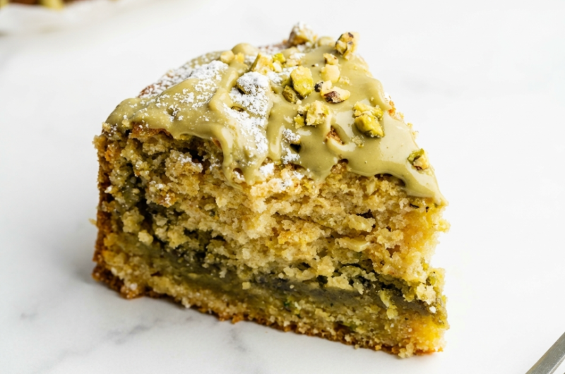 Saftiger Pistazien-Kaffeekuchen